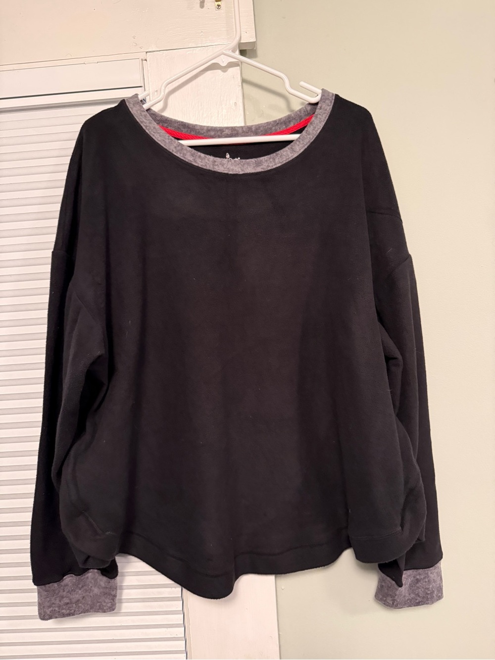 Cuddl Duds Black Pullover with Gray Trim and Red Accent